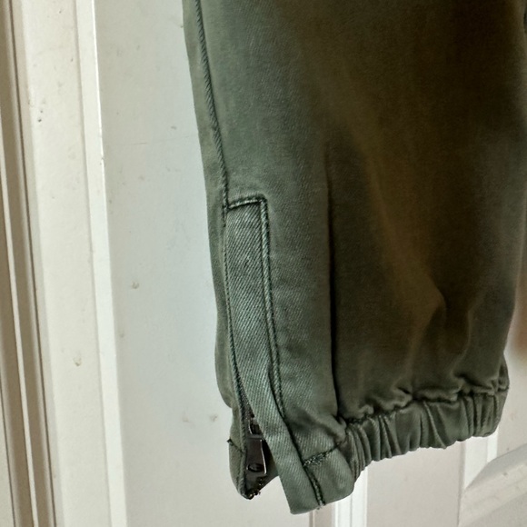 PAIGE Mayslie Short Sleeve Jogger Jumpsuit - Picture 3 of 7